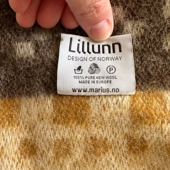 Lillunn design of Norway 100% Pure Wool Trow Blanket Made in Europe - Picture 5 of 6